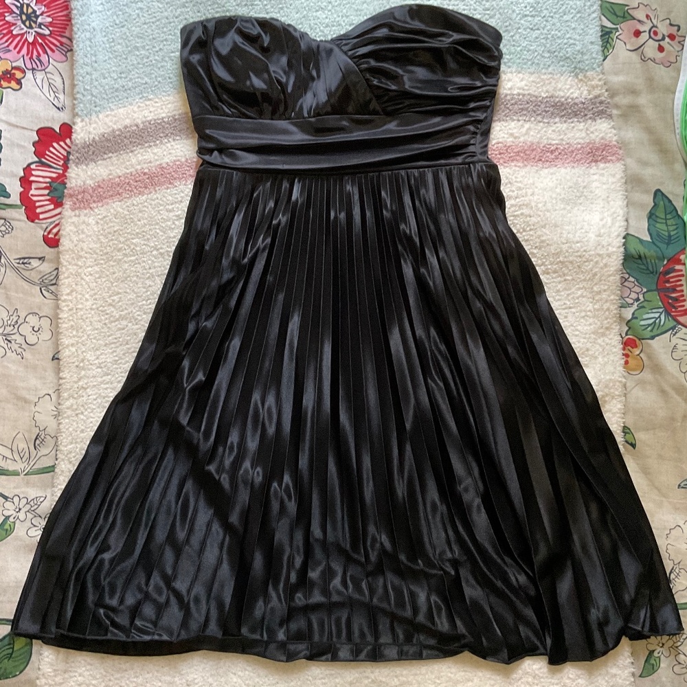 Le Chateau Strapless Pleated Little Black Dress Size M